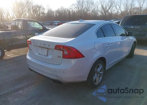 2015 Volvo S60 T5 Premier из США, поврежденный, VIN YV140MFKXF1346071